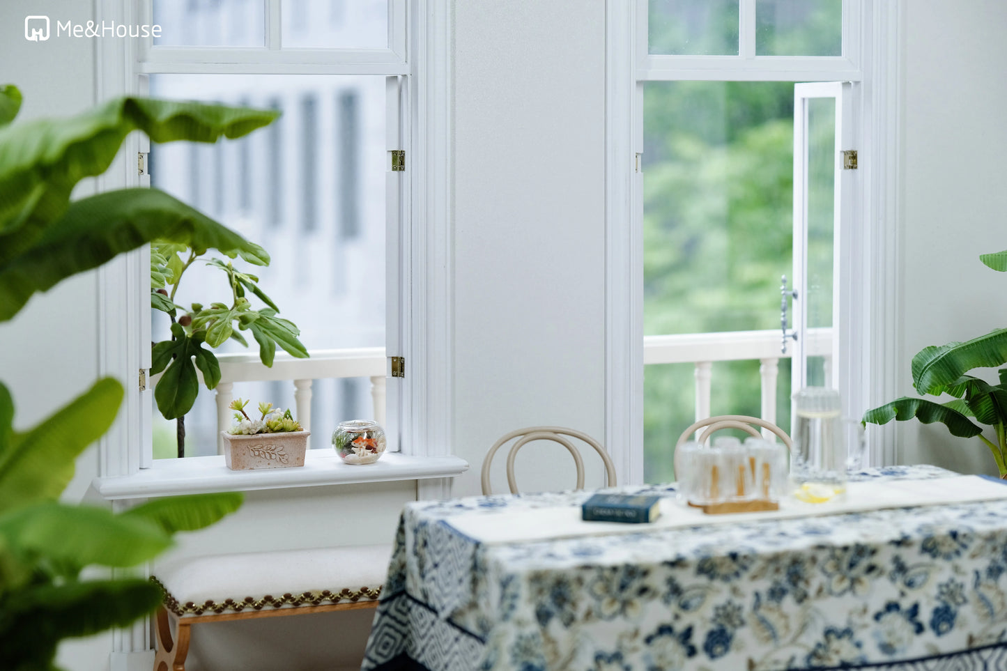 1:6 doll house dollhouse fence/railing(Comprises four fences, a 180-degree connecting rod and two 90-degree connecting rods.)