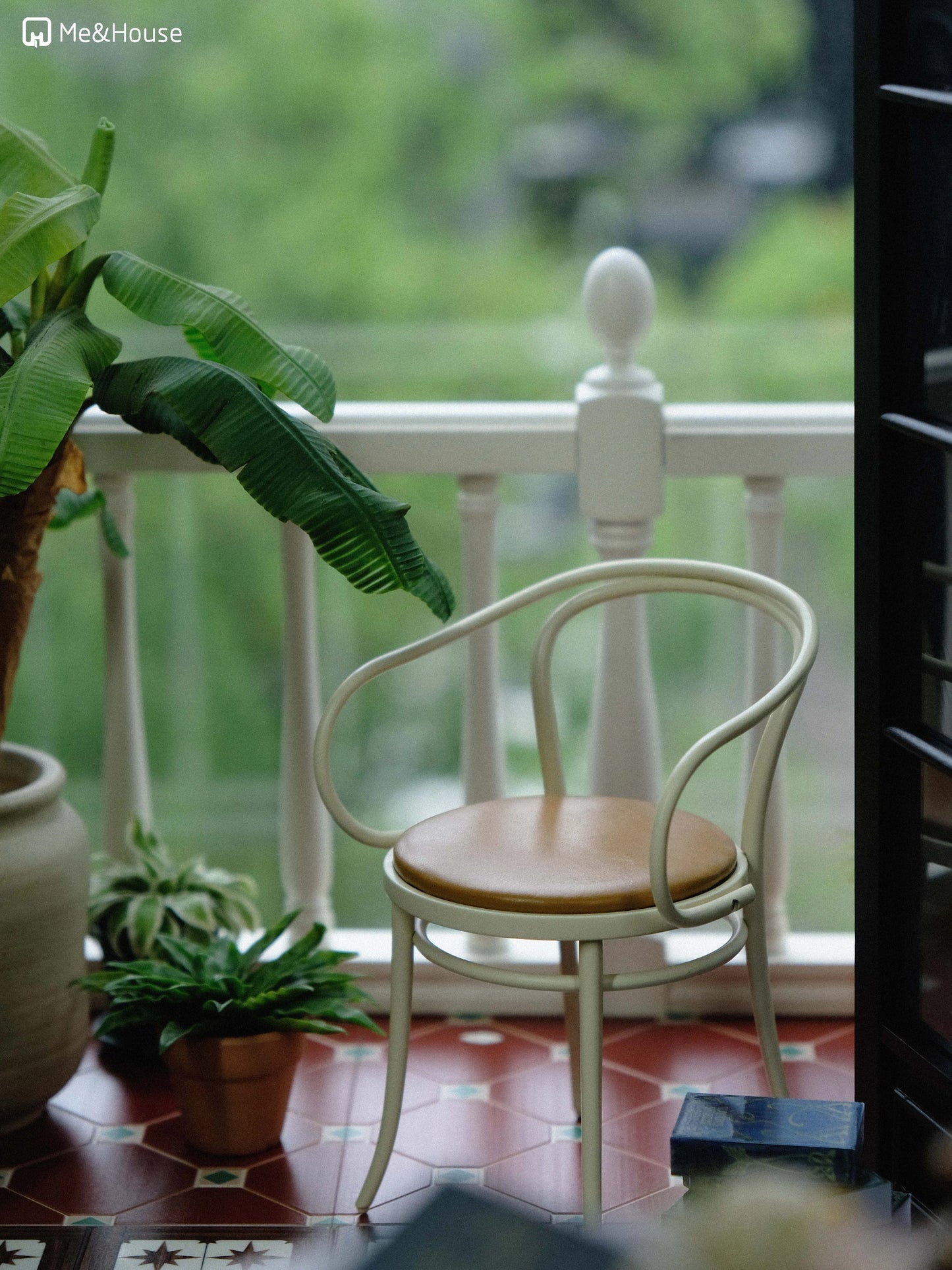 1:6 doll house dollhouse fence/railing(Comprises four fences, a 180-degree connecting rod and two 90-degree connecting rods.)