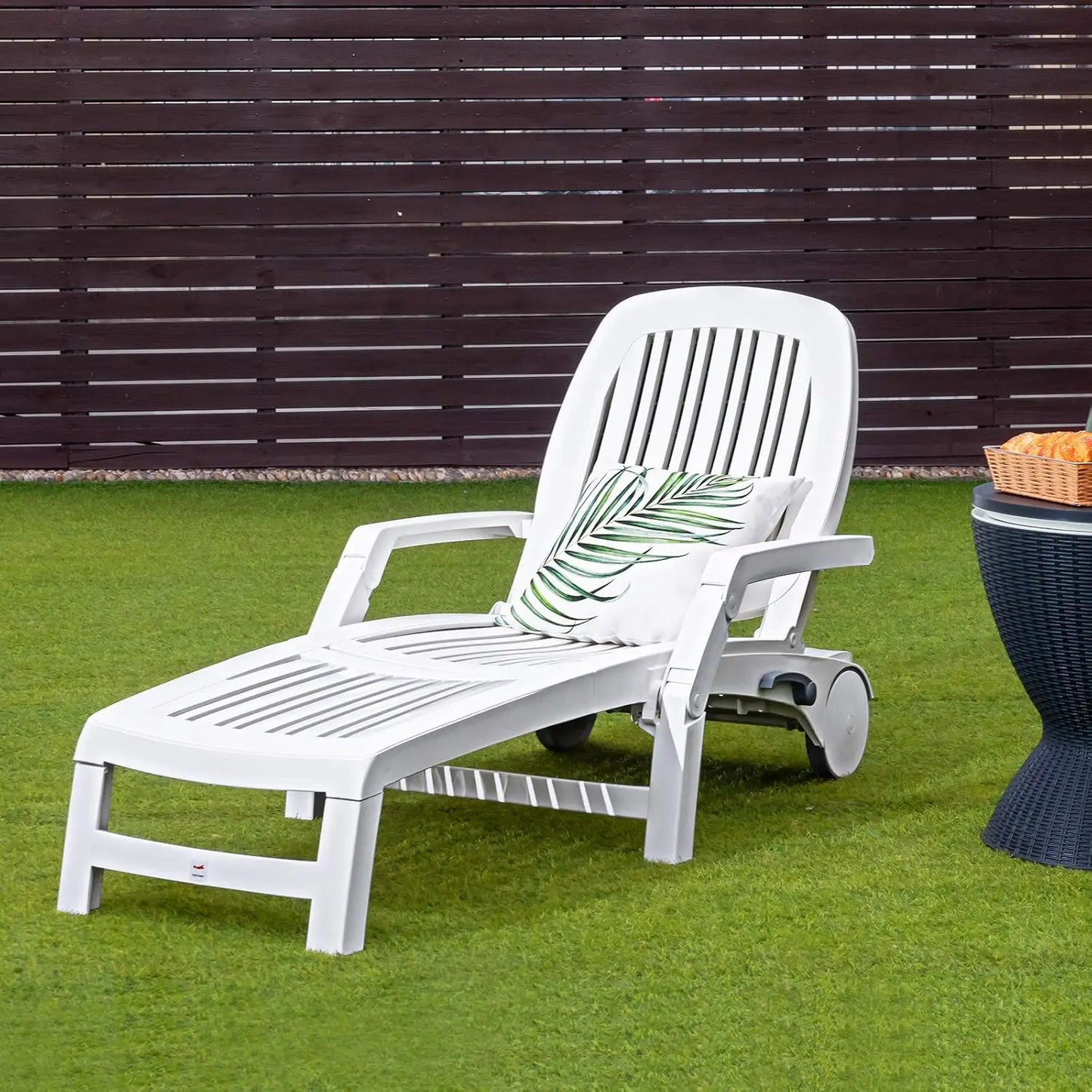 Outdoor 6 Adjustable Backrests Lounge Chair Recliner with Wheels for Patio, Poolside, Garden Foldable Beach Sunbathing Lounger(
